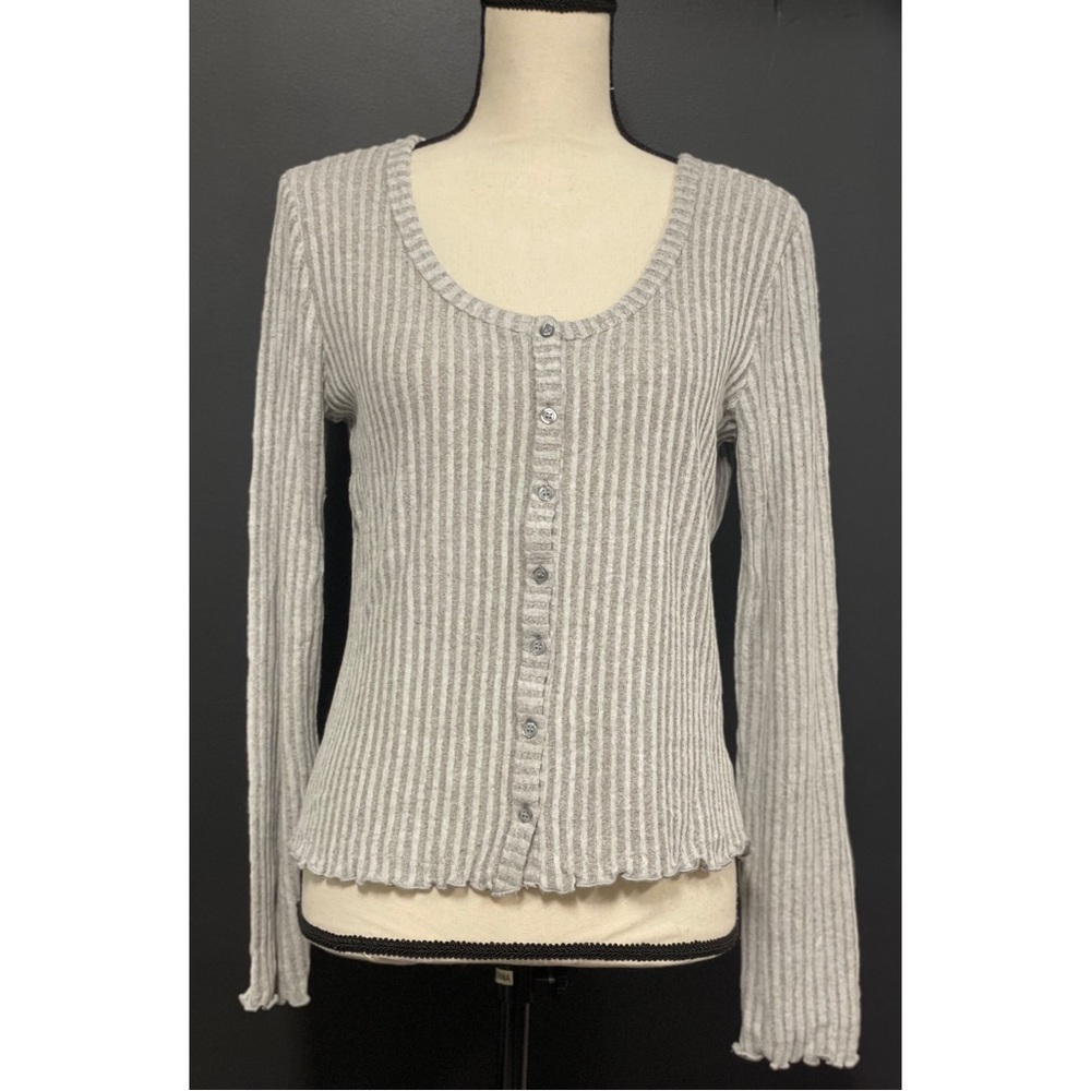 NWT Hippie Rose Long Sleeve Button Down Top Grey Size L Juniors